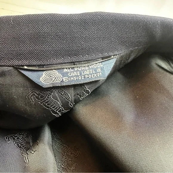 Burberry Heritage Navy Wool Blazer with Gold Buttons Late 90s–Early 2000s - Picture 10 of 11
